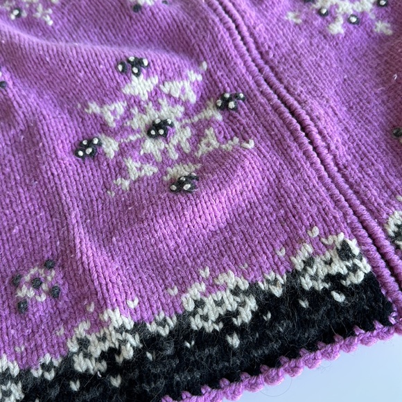 Islandic Design Sweater size M - Picture 3 of 5